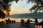 梅州“移动卧室”重塑旅行方式 “Z世代”爱上车轮上的家